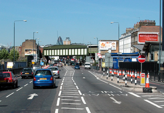 Commercial Road,  towards  Rotherhithe Tunnel approach, July 2003